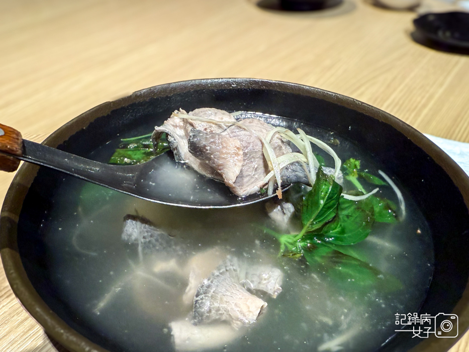 45必比登推薦吉林路阿城鵝肉吉林二店香辣臭豆腐虱目魚皮湯蛤蜊湯.jpg