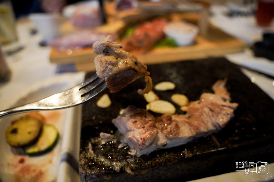 49高雄凱恩斯岩燒牛排松阪豬玉米雞肉.jpg