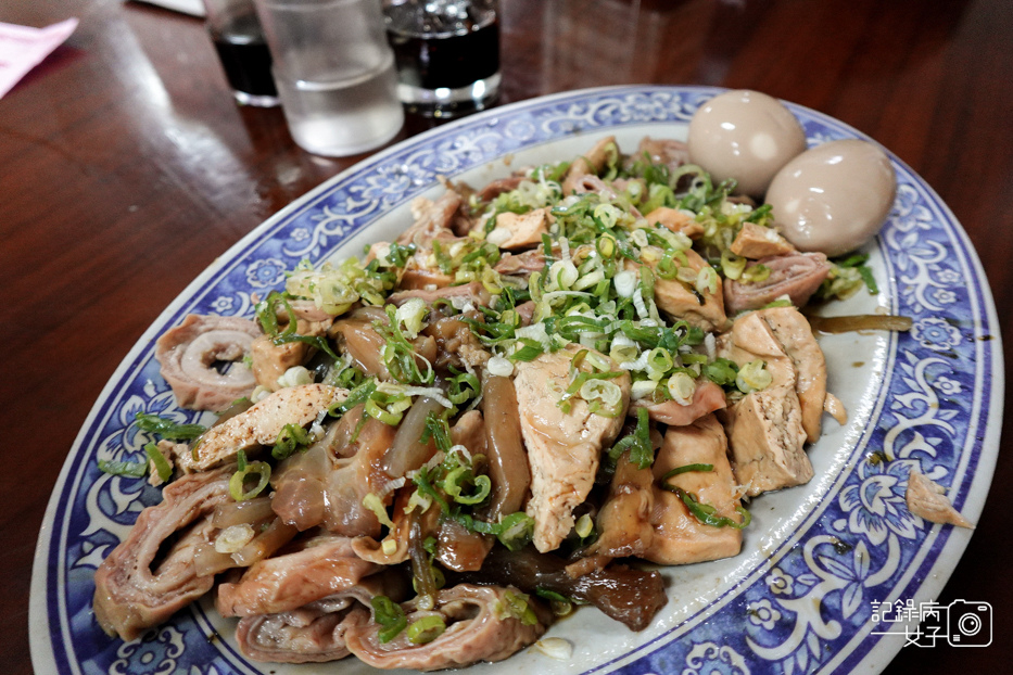 14桃園春日路巧合珍牛肉麵四川牛肉麵滷味滷牛筋牛肚大腸.jpg