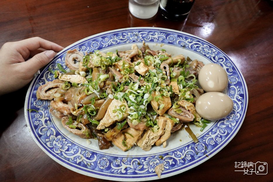 12桃園春日路巧合珍牛肉麵四川牛肉麵滷味滷牛筋牛肚大腸.jpg