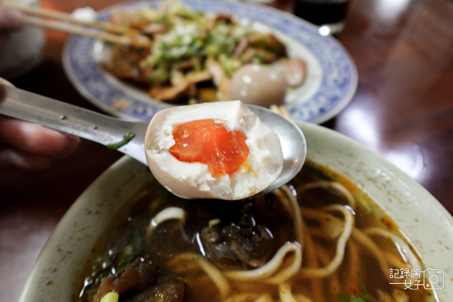 21桃園春日路巧合珍牛肉麵四川牛肉麵滷味溏心蛋豆干.jpg