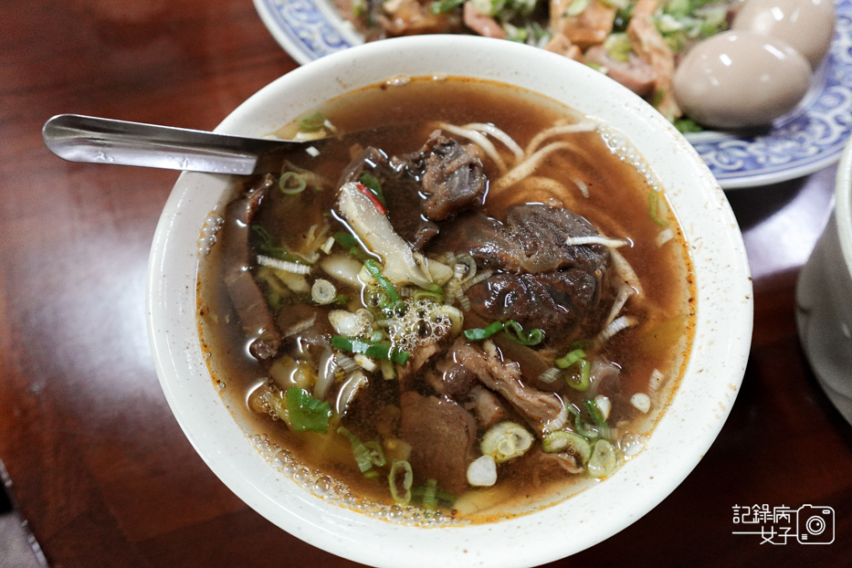 22桃園春日路巧合珍牛肉麵四川牛肉麵乾麵.jpg