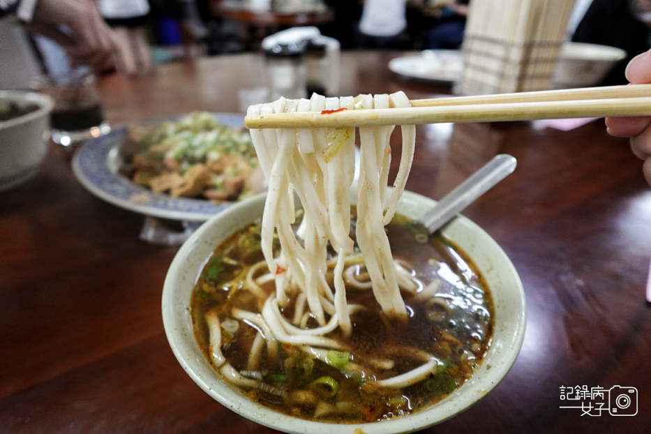 24桃園春日路巧合珍牛肉麵四川藥膳紅燒牛肉麵乾麵.jpg