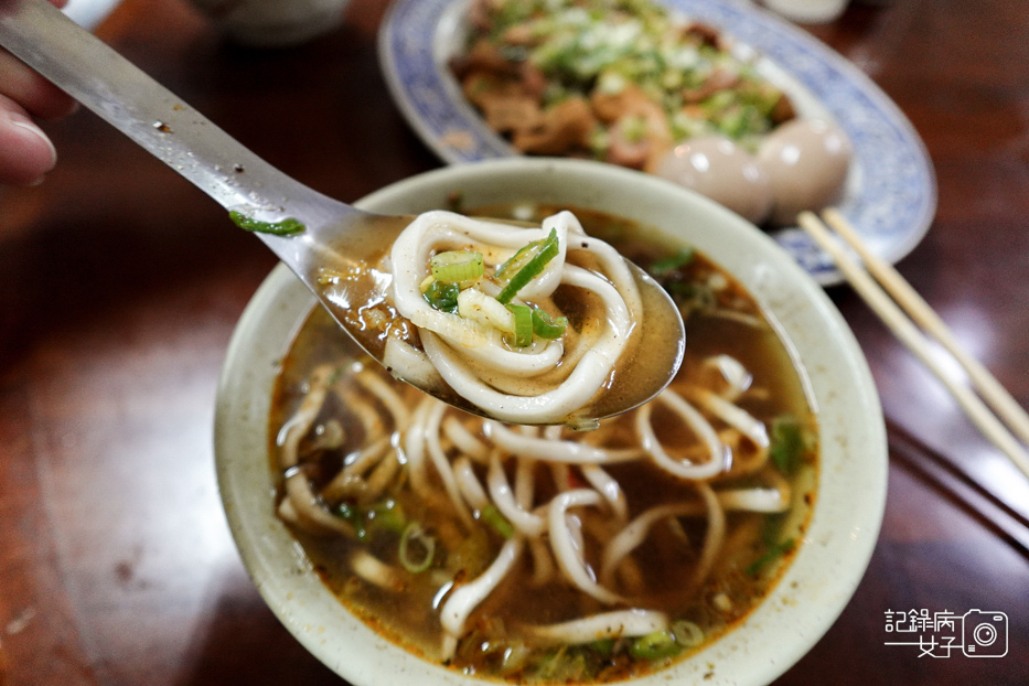 25桃園春日路巧合珍牛肉麵四川藥膳紅燒牛肉麵乾麵.jpg