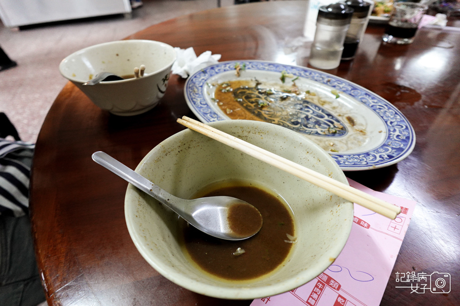 28桃園春日路巧合珍牛肉麵四川牛肉麵滷味滷牛筋牛肚大腸.jpg