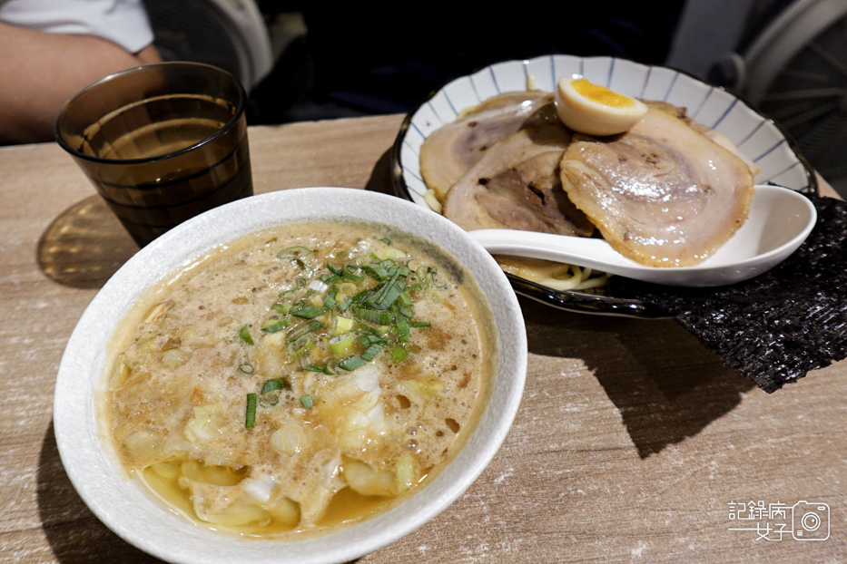2台北士林夜市美食百八龍拉麵豚骨柚香沾麵豚骨激辛拉麵免費加麵.jpg