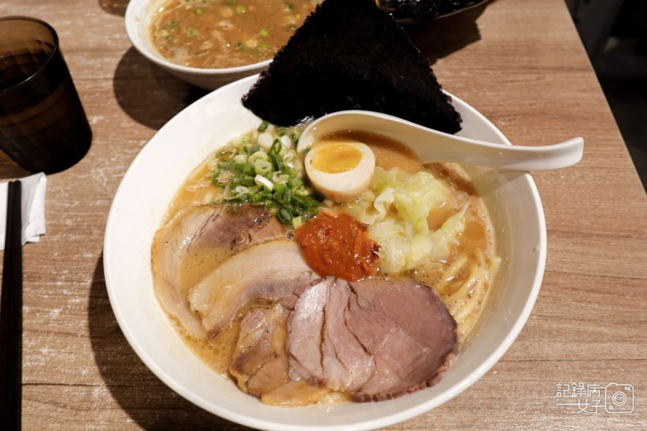 4台北士林夜市美食百八龍拉麵豚骨柚香沾麵豚骨激辛拉麵免費加麵.jpg