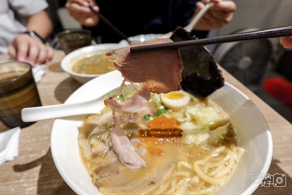 7台北士林夜市美食百八龍拉麵豚骨柚香沾麵豚骨激辛拉麵免費加麵.jpg