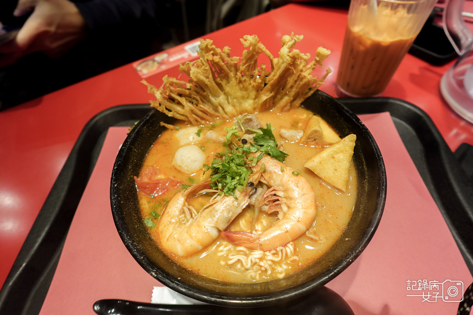 9統一時代美食街瓦城大心新泰式麵食招牌酸辣海陸麵椒麻雞飯.jpg