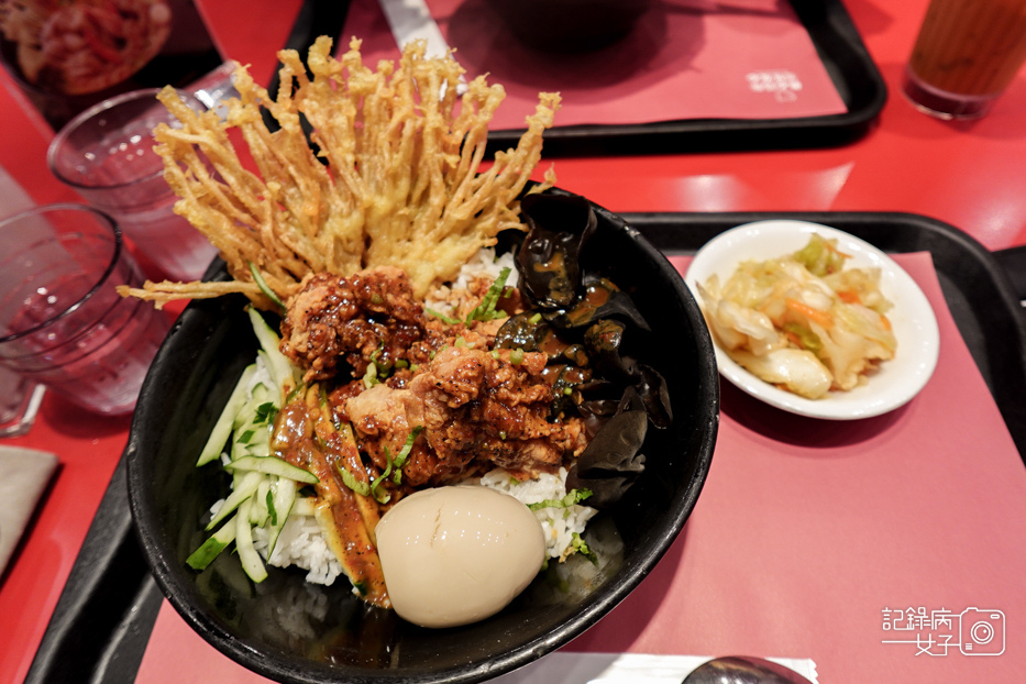 12統一時代美食街瓦城大心新泰式麵食招牌酸辣海陸麵椒麻雞飯.jpg