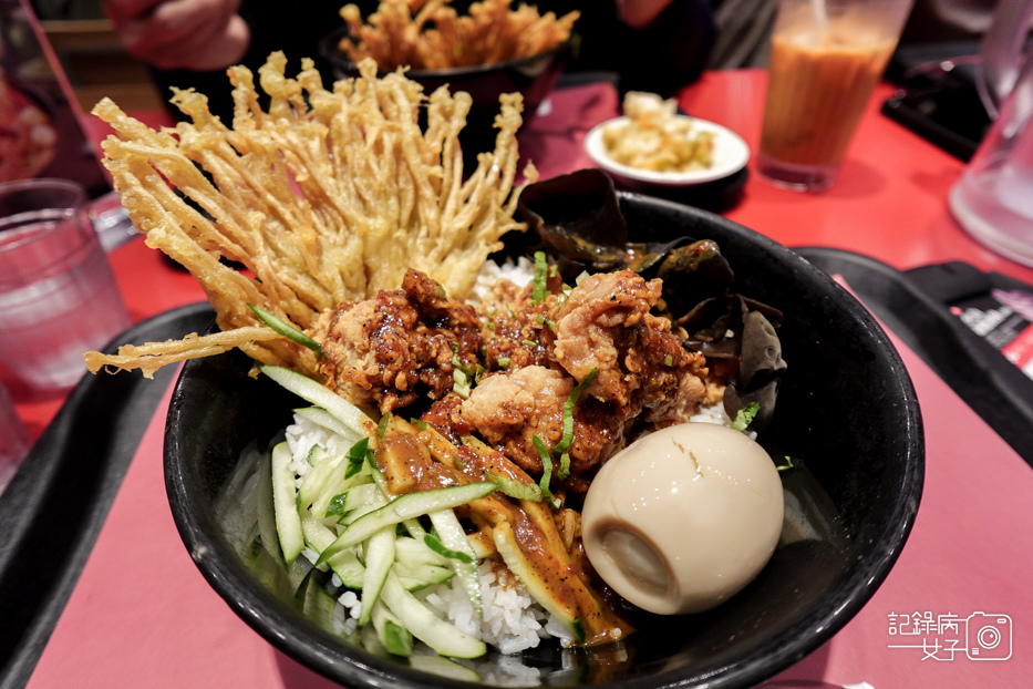 13統一時代美食街瓦城大心新泰式麵食招牌酸辣海陸麵椒麻雞飯.jpg