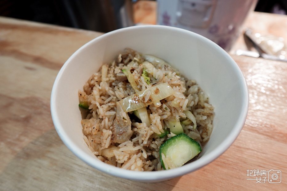 6三重五醬食堂溫體牛肉湯綜合溫體牛肉湯蒜味奶油牛肉炒飯五醬拌麵.jpg