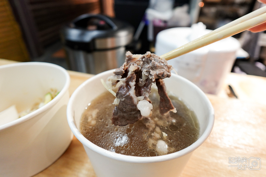 22三重五醬食堂溫體牛肉湯綜合溫體牛肉湯蒜味奶油牛肉炒飯五醬拌麵.jpg