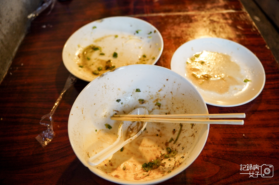 25南港區無招牌麵攤無名麵攤炙燒豬頭骨肉豬舌皮蛋臭豆腐麵.jpg