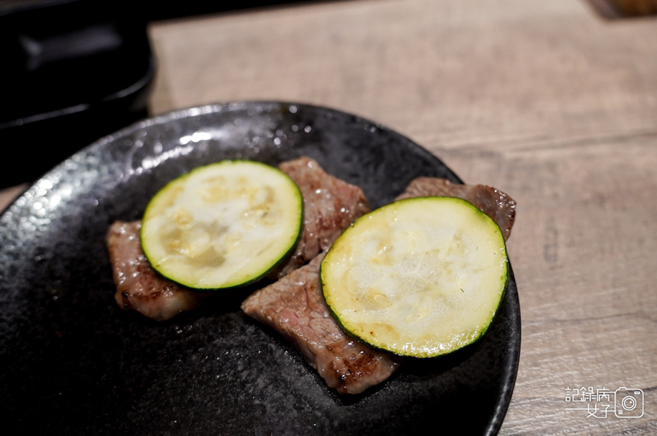 29台北華山山上走走無菜單月見和牛丼飯和牛扇子肉.jpg