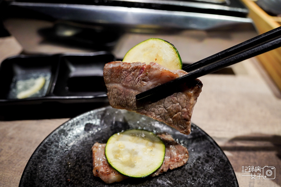 30台北華山山上走走無菜單月見和牛丼飯和牛扇子肉.jpg