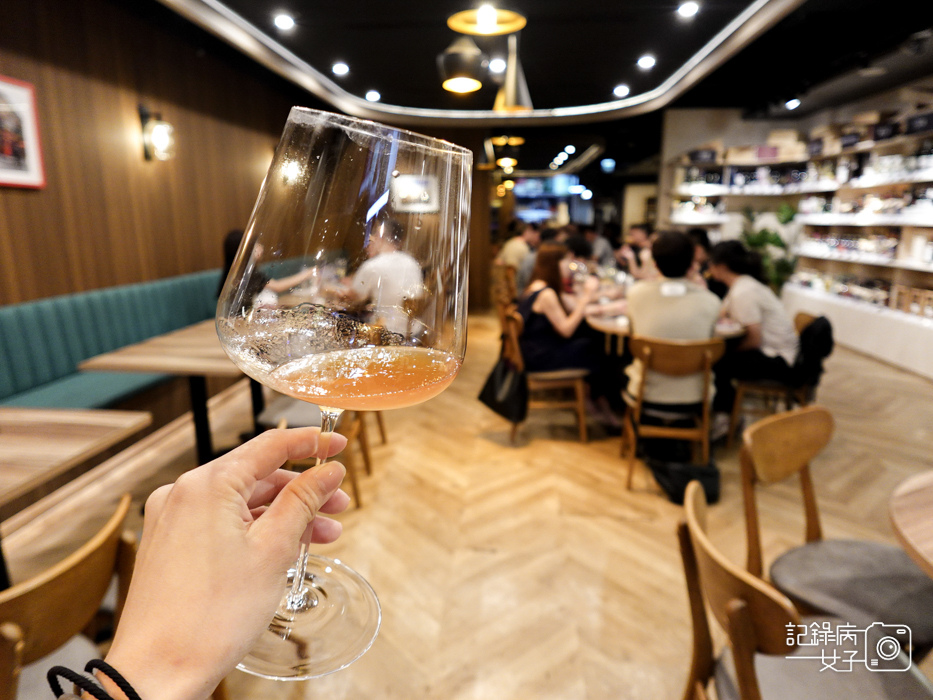 1Wineswee威士威酒食299紅酒白酒威士忌喝到飽招牌脆皮德國豬腳烤豬肋排.jpg