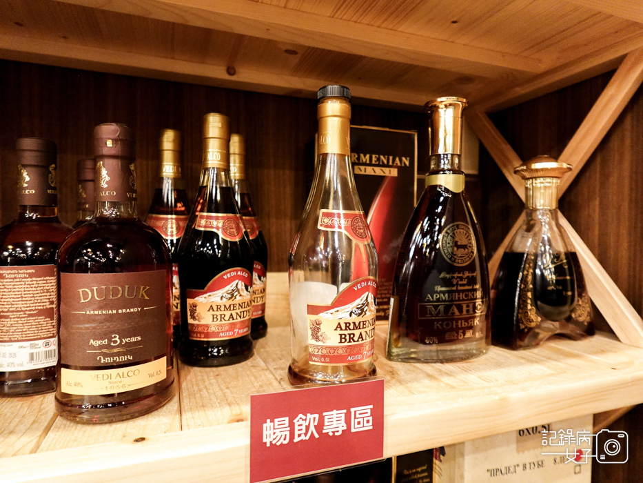 12Wineswee威士威酒食299紅酒白酒威士忌喝到飽招牌脆皮德國豬腳烤豬肋排.jpg