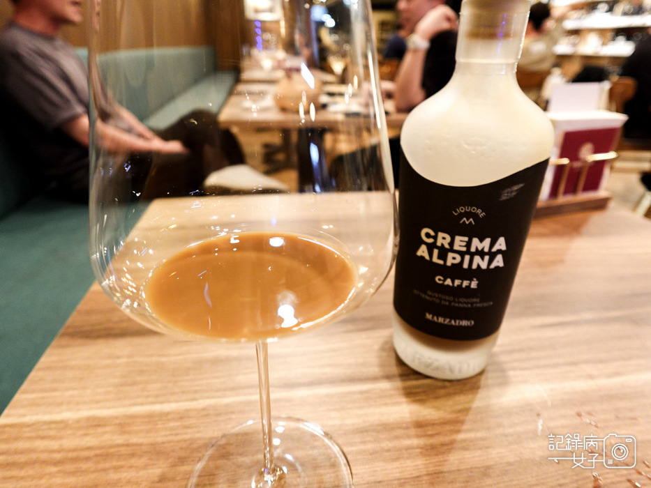 13Wineswee威士威酒食299紅酒白酒威士忌喝到飽招牌脆皮德國豬腳烤豬肋排.jpg