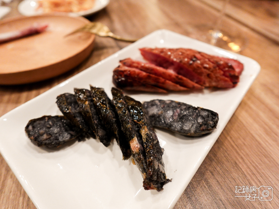 46雞肉串雞皮岩烤魷魚飛魚卵墨魚香腸.jpg