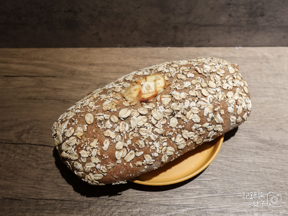 2大約翰烘焙季節限定開箱優格芒果全麥麵包熱量營養標示.jpg