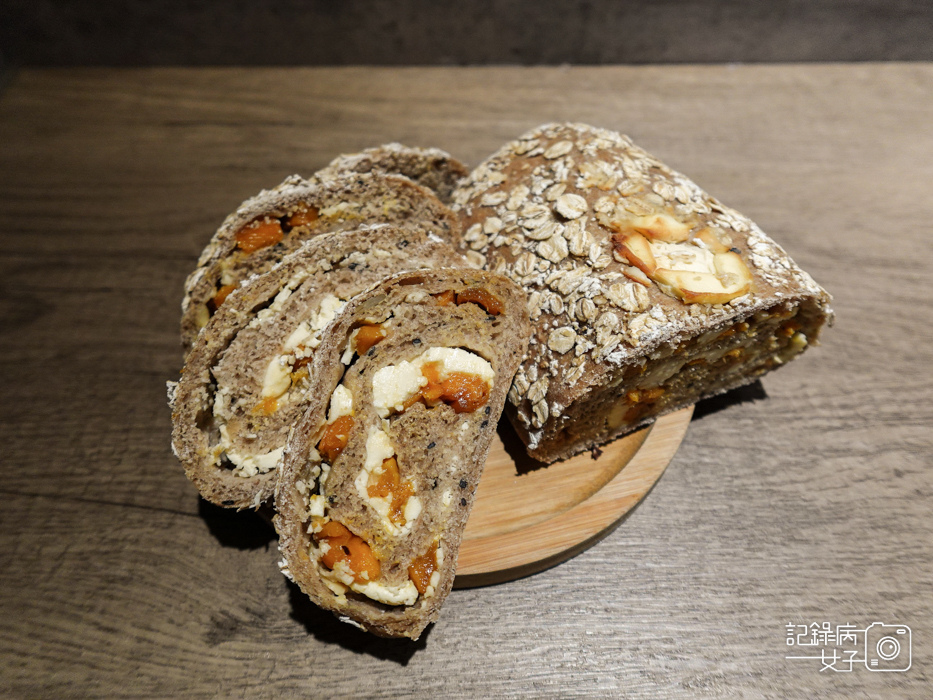 3大約翰烘焙季節限定開箱優格芒果全麥麵包熱量營養標示.jpg