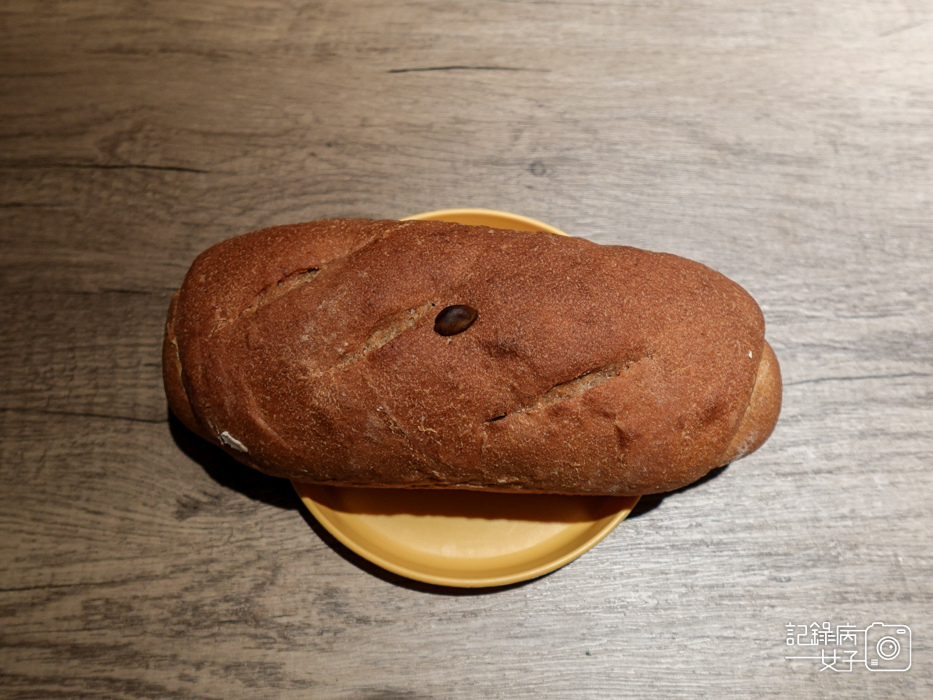 5大約翰烘焙開箱開心果全麥麵包熱量營養標示.jpg