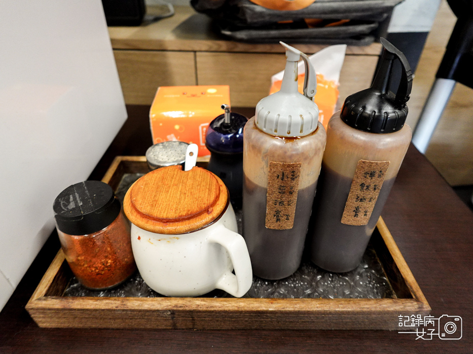 7三重美食張口吃豬油拌飯溫泉蛋麻辣乾拌麵丼飯.jpg