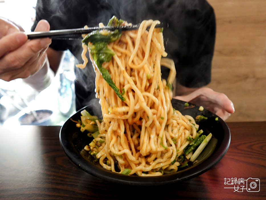 24三重美食張口吃豬油拌飯溫泉蛋麻辣乾拌麵丼飯.jpg