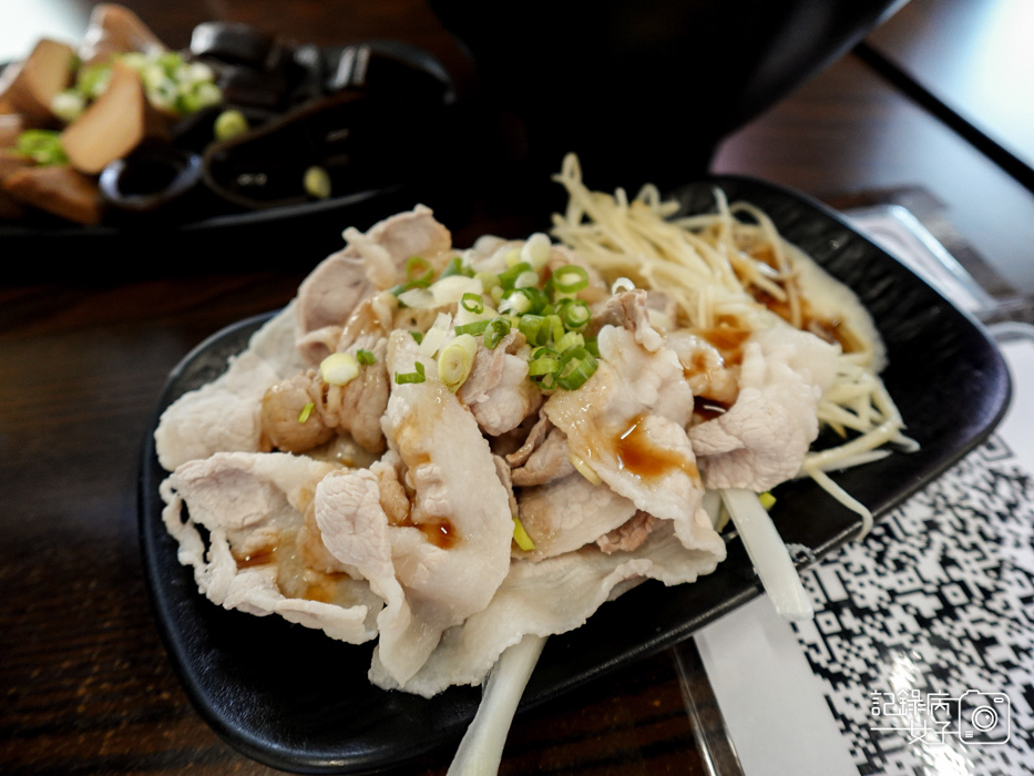 25三重美食張口吃豬油拌飯溫泉蛋麻辣乾拌麵丼飯.jpg