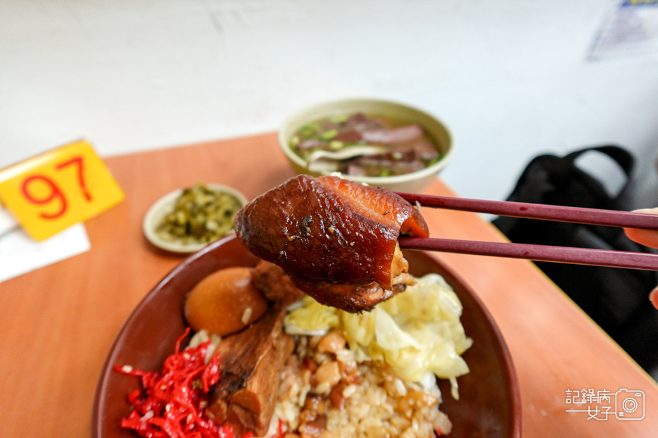 23台北大同區知名老店紅昌吉豬血湯腿庫飯.jpg