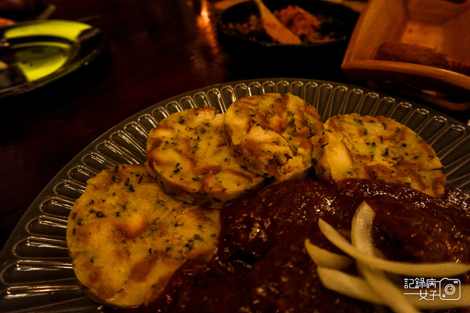 36燉牛肉佐麵糰子炸乳酪火腿薯條.jpg