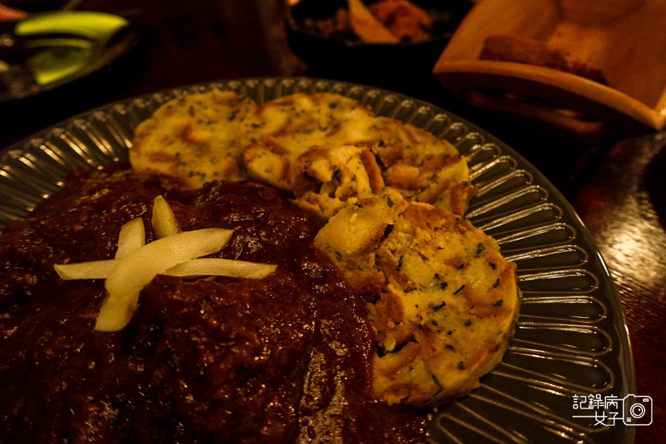 37燉牛肉佐麵糰子炸乳酪火腿薯條.jpg