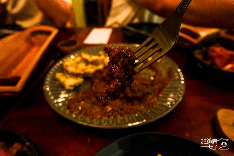 38燉牛肉佐麵糰子炸乳酪火腿薯條.jpg