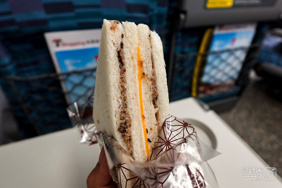 5南港洪瑞珍概念店招牌火腿三明治北港限定黑鮪魚起司.jpg