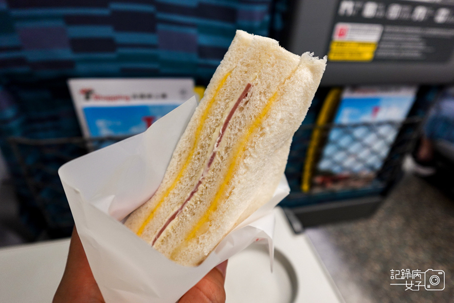 3南港洪瑞珍概念店招牌火腿三明治北港限定黑鮪魚起司.jpg