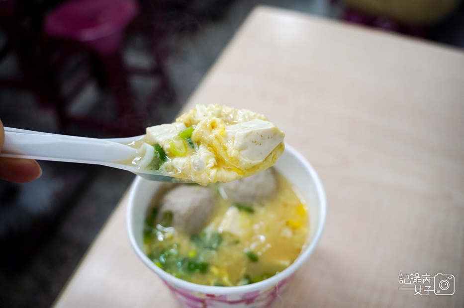 30台北信義區美食邱記涼麵麻醬炸醬麵綜合貢丸味噌湯.jpg