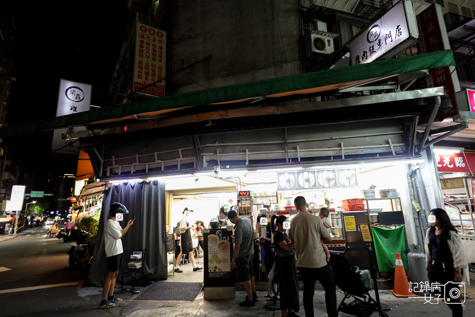 1通化臨江街夜市梁鑫雞肉飯專門店海南雞醬油膏雞腿.jpg