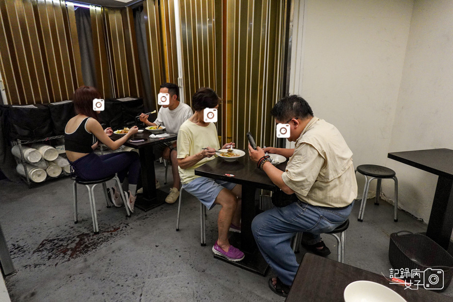 10通化臨江街夜市梁鑫雞肉飯專門店海南雞醬油膏雞腿.jpg