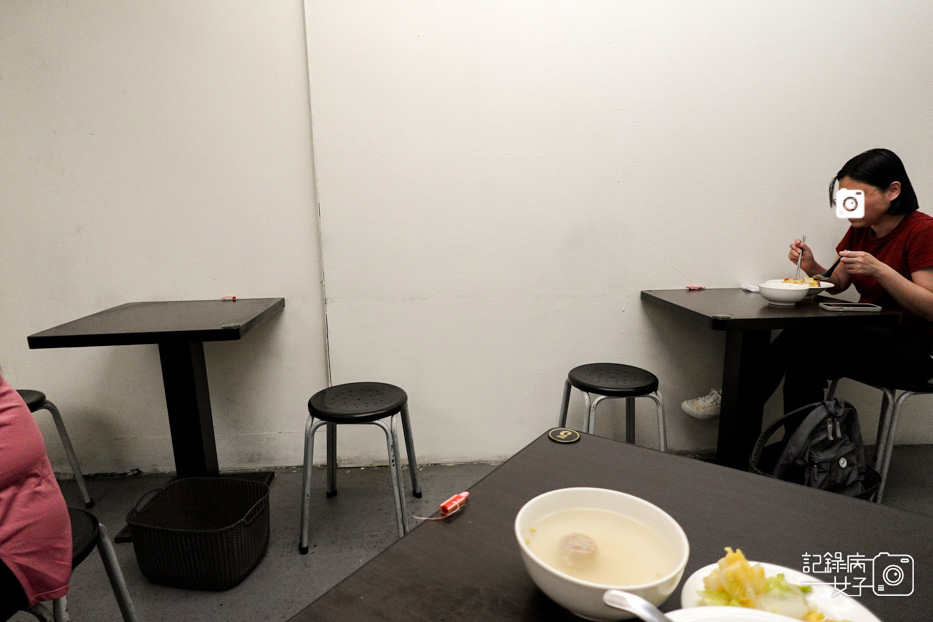 11通化臨江街夜市梁鑫雞肉飯專門店海南雞醬油膏雞腿.jpg