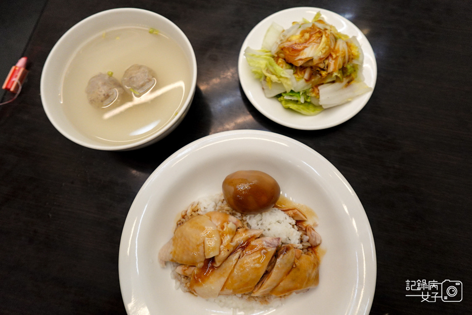 13通化臨江街夜市梁鑫雞肉飯專門店海南雞醬油膏雞腿.jpg