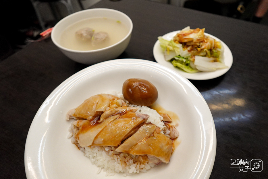 14通化臨江街夜市梁鑫雞肉飯專門店海南雞醬油膏雞腿.jpg