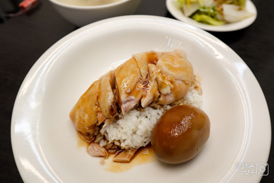 15通化臨江街夜市梁鑫雞肉飯專門店海南雞醬油膏雞腿.jpg