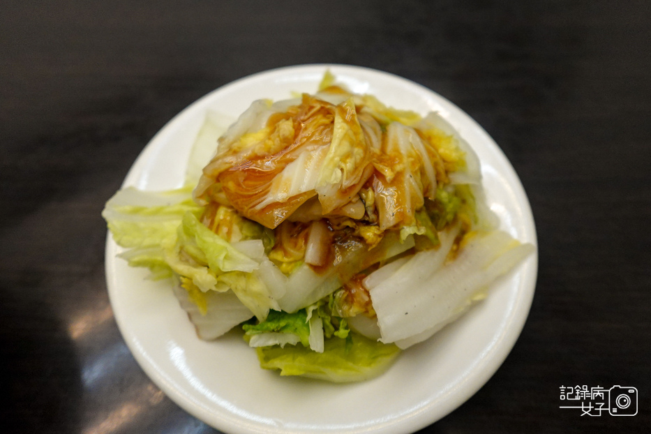 20通化臨江街夜市梁鑫雞肉飯專門店海南雞醬油膏雞腿.jpg