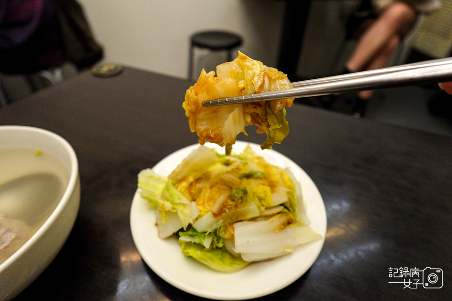 21通化臨江街夜市梁鑫雞肉飯專門店海南雞醬油膏雞腿.jpg