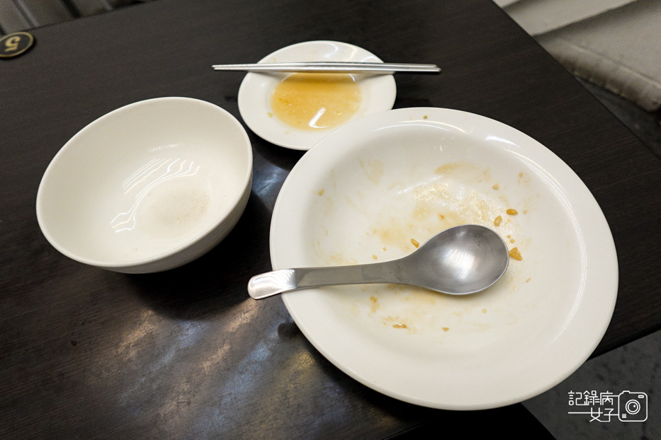 24通化臨江街夜市梁鑫雞肉飯專門店海南雞醬油膏雞腿.jpg