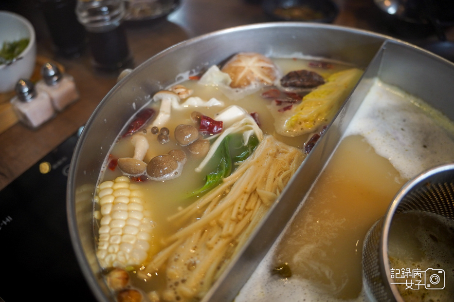 18內湖上官火鍋暮橙·鍋物麻辣青花椒湯茴香蒙古白湯.jpg