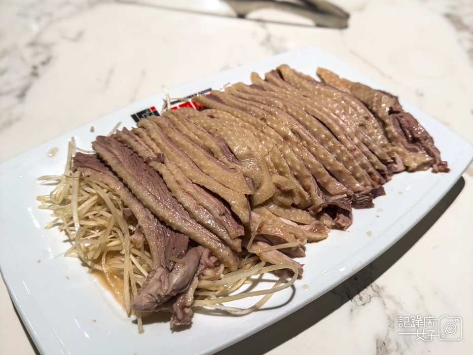 1阿城鵝肉吉林二店煙燻鴨肉切盤鴨翅膀下水麻辣鴨血.jpg