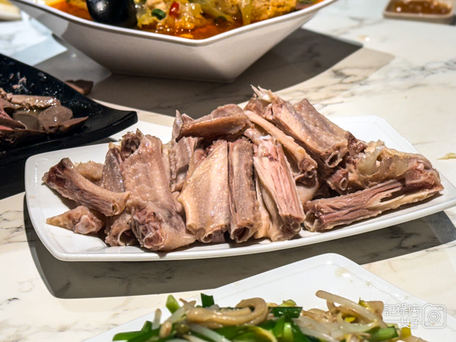 4阿城鵝肉吉林二店煙燻鴨肉切盤鴨翅膀下水麻辣鴨血.jpg