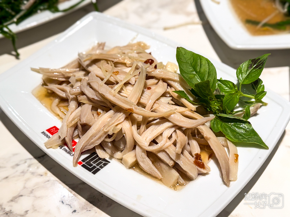 9阿城鵝肉吉林二店煙燻鴨肉切盤鴨翅膀下水麻辣鴨血.jpg